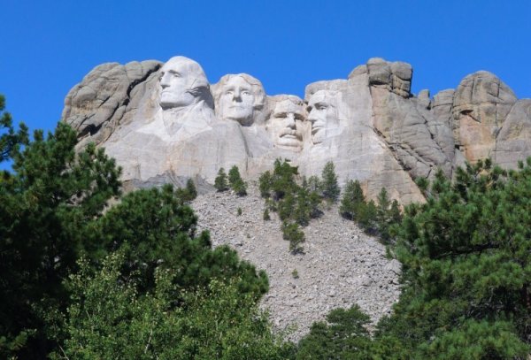 Mount_rushmore.jpg