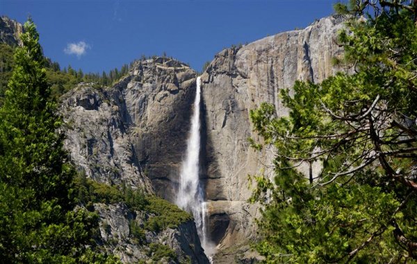 yosemite_falls (Medium).jpg